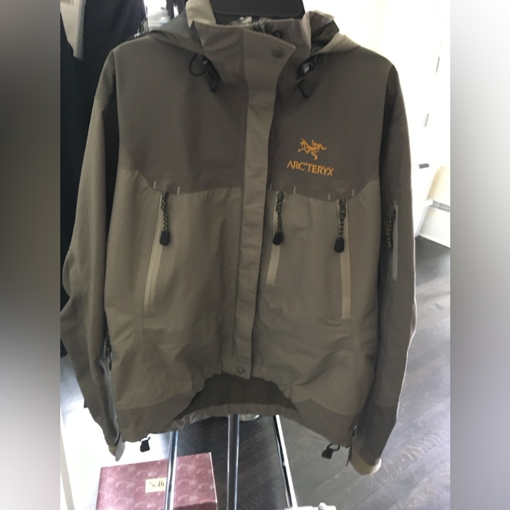 Original 1990s Arc’teryx Theta GoreTex Shell.